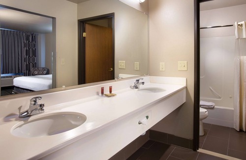 Pullman Hotel | Coast Hilltop Inn
