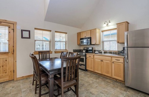 Dover Bay House | Coast Is Clear - Courtyard Beach Bungalow