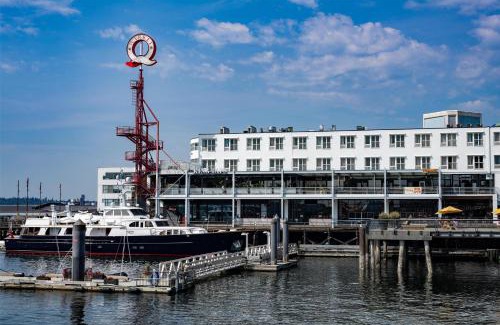 Lower Lonsdale Hotel | Coast Lonsdale Quay Hotel