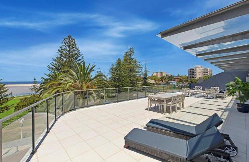 The Entrance Apartment | Coast Luxury Apartments 17