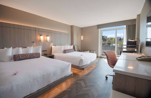 Inner Harbour Hotel | Coast Victoria Hotel & Marina by APA