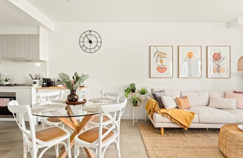 Dee Why Apartment | Coastal 2-Bed Apartment near Beach