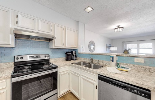 Ocean Sands Condo | Coastal 2BR 2nd-Floor | Balcony