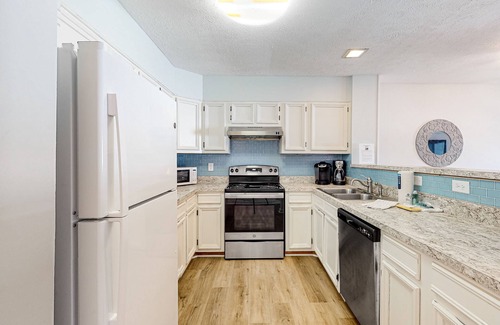 Ocean Sands Condo | Coastal 2BR 2nd-Floor | Balcony