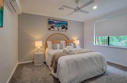 Port Macquarie House | Coastal 3-bedroom home close by the beach