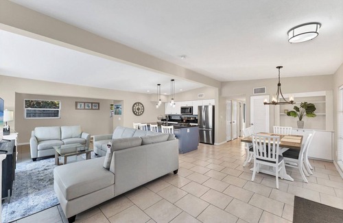 Bayshore Gardens House | Coastal 3-bedroom Pool Home w/Private Fenced Yard, Close to Anna Maria Island!