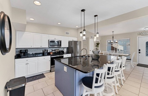 Bayshore Gardens House | Coastal 3-bedroom Pool Home w/Private Fenced Yard, Close to Anna Maria Island!