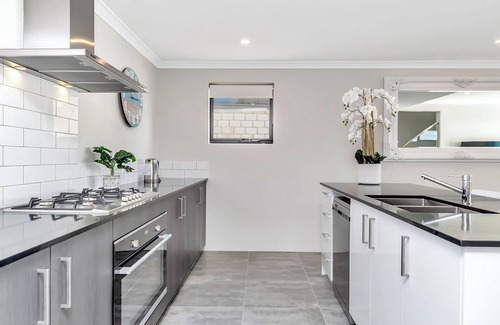 Mandurah Apartment | Coastal Bliss: Pet-Friendly, Nearby Cafes with Marina Views