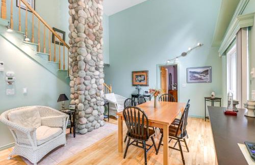 Ellsworth House | Coastal Branch Lake House with Dock and Game Room