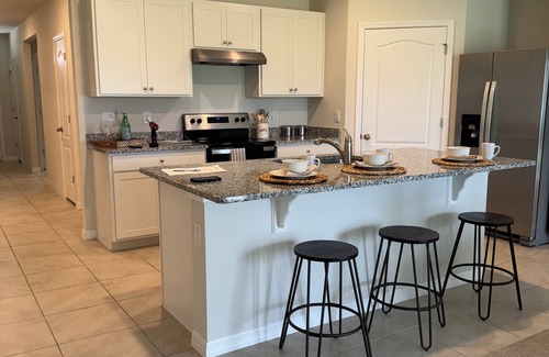 Glencoe House | Coastal Breeze 4 Bedroom 2 Car Garage Community Pool