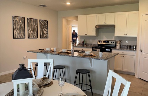Glencoe House | Coastal Breeze 4 Bedroom 2 Car Garage Community Pool
