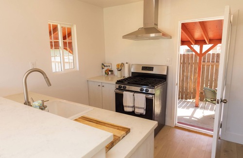 Ventura House | Coastal Bungalow Retreat, Prime Ventura Living!