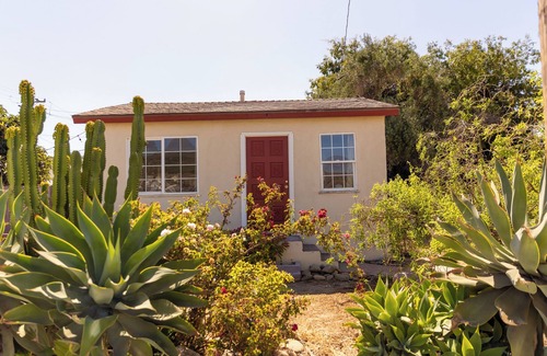 Ventura House | Coastal Bungalow Retreat, Prime Ventura Living!