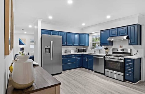 Bayshore Gardens House | Coastal Bungalow with NEW Pool!