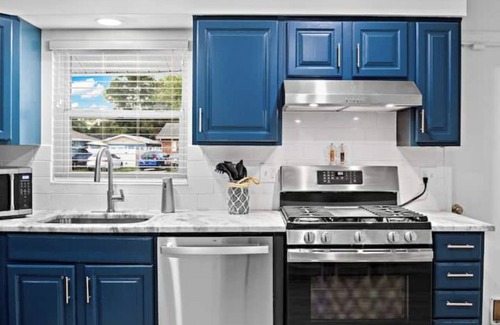 Bayshore Gardens House | Coastal Bungalow with NEW Pool!