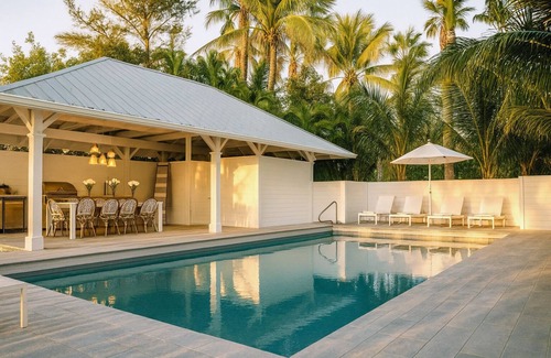 Holmes Beach House | Coastal Calm/Holmes Beach Pool Ocean Views