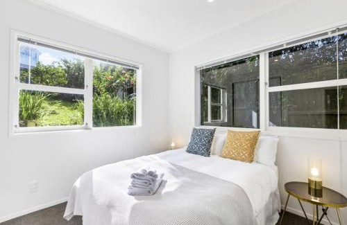 Castor Bay House | Coastal Calm is near to the Beach with BBQ