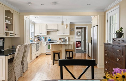 Cape Elizabeth House | Coastal Cape Elizabeth, cozy, clean, quiet home, biking distance to beaches.