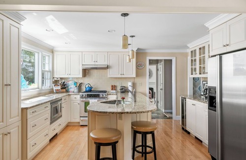 Cape Elizabeth House | Coastal Cape Elizabeth, cozy, clean, quiet home, biking distance to beaches.