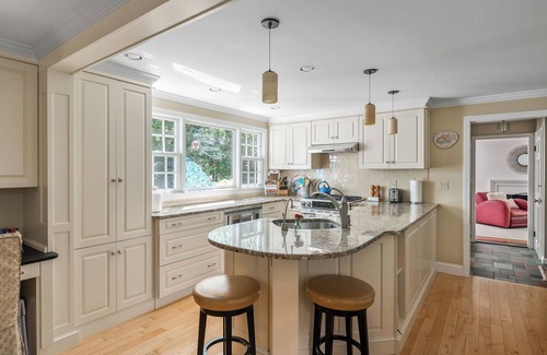 Cape Elizabeth House | Coastal Cape Elizabeth, cozy, clean, quiet home, biking distance to beaches.