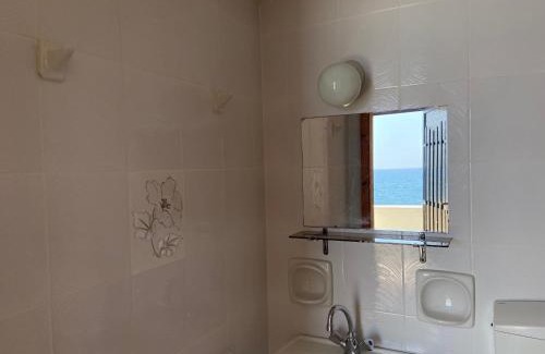 Papadhianika Apartment | Coastal Charm - Sea View Room