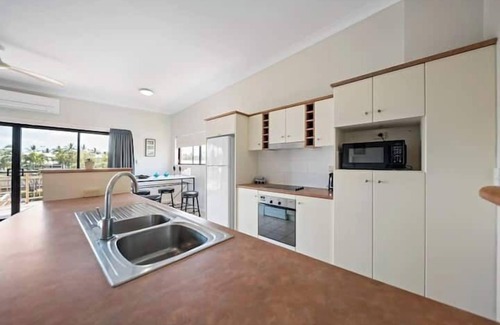 North Ward Apartment | Coastal Comfort by The Strand