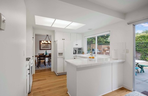 Hidden Valley House | Coastal Comfort w/Pool,Pet Friendly,30+ Day Stays