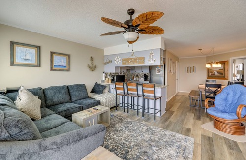 Emerald Isle Condo | Coastal Condo w/Indoor & Outdoor Pool Access