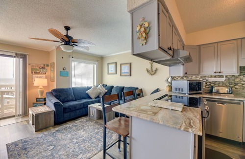 Emerald Isle Condo | Coastal Condo w/Indoor & Outdoor Pool Access