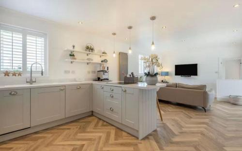St George House | Coastal Cottage in North Wales With Hot Tub