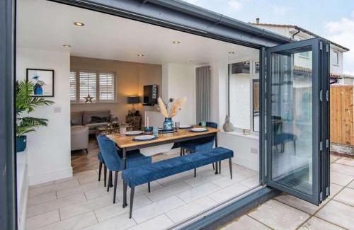 St George House | Coastal Cottage in North Wales With Hot Tub