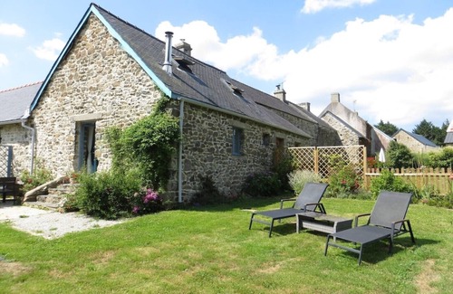 Plomodiern Cottage | Coastal cottage with heated pool and gardens, 10 mins to beach