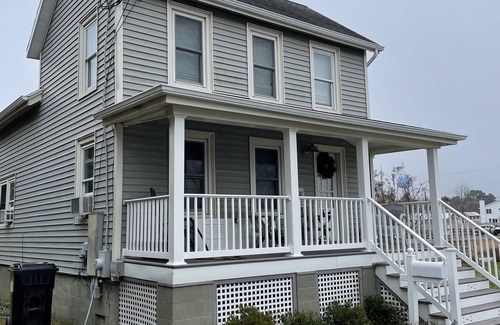 Chincoteague Cottage | Coastal Daze Cottage on Famous Chincoteague Island! Come see the wild ponies!