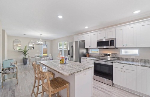 Ono Island House | Coastal Dog-Friendly Haven, Mins to FL&AL Beaches