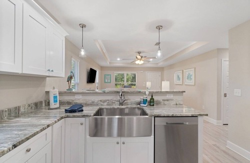 Ono Island House | Coastal Dog-Friendly Haven, Mins to FL&AL Beaches