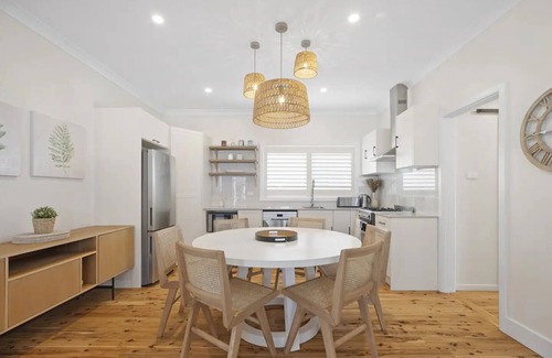 Ettalong Beach House | Coastal Dreams 3BR Home - Playground | Pet Friendly