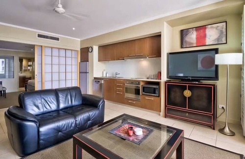 Urangan Apartment | Coastal Escape: 2BR + Pool & Spa