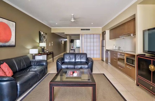 Urangan Apartment | Coastal Escape: 2BR + Pool & Spa