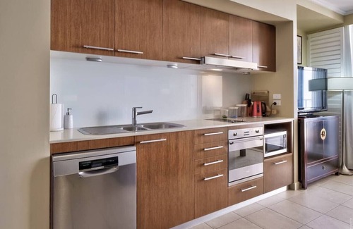 Urangan Apartment | Coastal Escape: 2BR + Pool & Spa