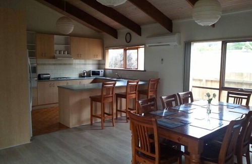 Ocean Grove House | Coastal Escape 400m to Beach,Café & Pub | Pet-Friendly | Spa & Netflix