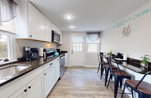 Lower Township Cottage | Coastal Estate – Family Cottage with 2BD, 2BA & Pool Access