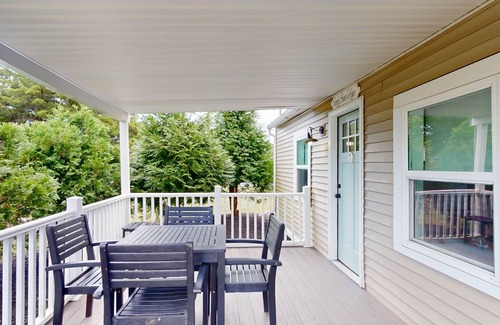 Lower Township Cottage | Coastal Estate – Family Cottage with 2BD, 2BA & Pool Access