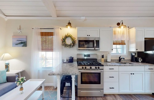 Lower Township Cottage | Coastal Estate – Private Cottage with King Bed & Pool Access
