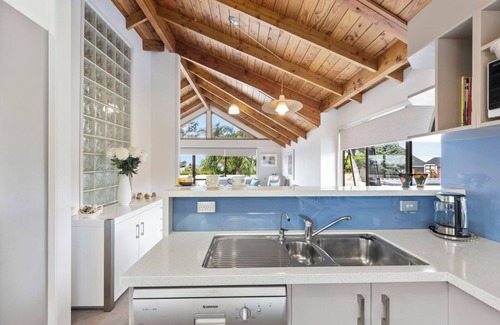 Half Moon Bay House | Coastal Family Getaway with Pool | Wi-Fi & Netflix