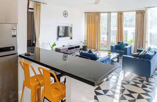 Nerul Apartment | Coastal Grandeur by Da Alohas