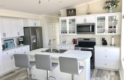 Colindale House | Coastal Haven - 3 Bedroom Executive-Class Villa
