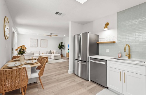 The Meadows Apartment | Coastal Hideaway: 2/1 guest house close to UTC!