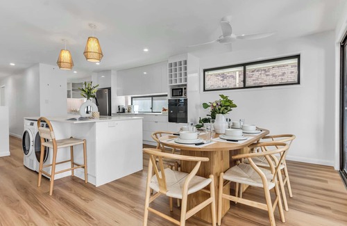 Tweed Heads House | Coastal Home Retreat - Spacious, Sleeps 12