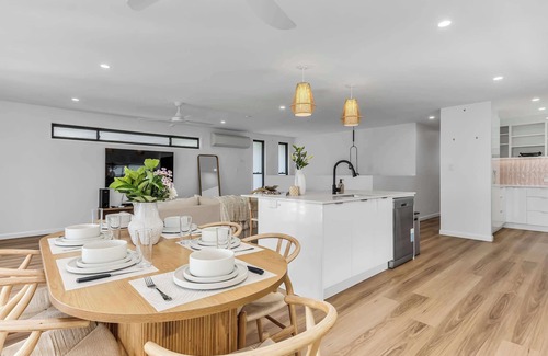 Tweed Heads House | Coastal Home Retreat - Spacious, Sleeps 12