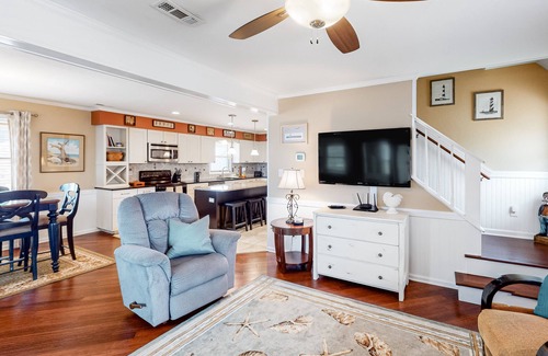 Buxton House | Coastal home with three decks, outdoor shower, AC, & W/D - near beach